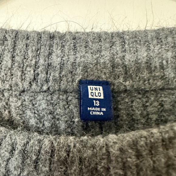 Uniqlo Kids Charcoal Crewneck Sweater - Picture 3 of 4